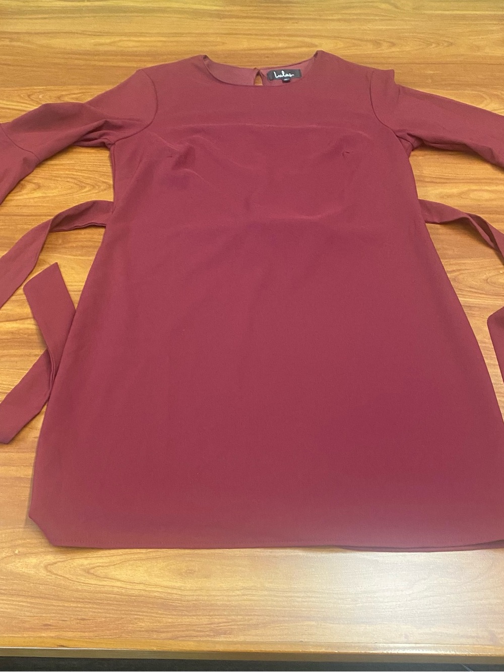Lulus Women’s Wine Red Dress Fan Sleeves Size Medium Peek A Boo Button Back